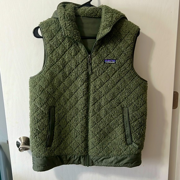 Patagonia Jackets & Blazers - Olive green Patagonia reversible vest.